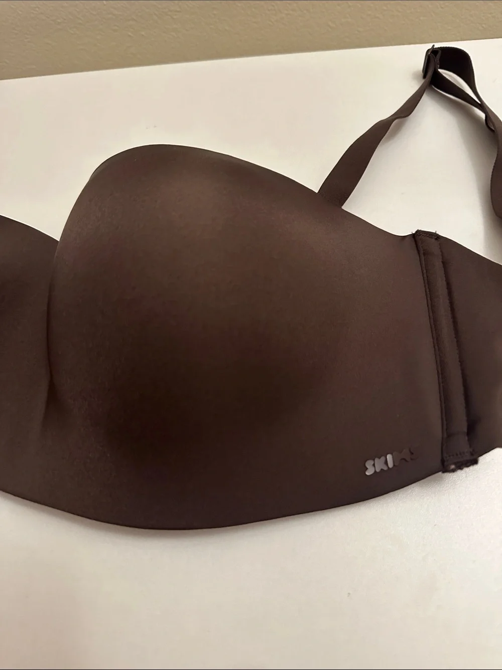 Skims Body Wireless Strapless Bra